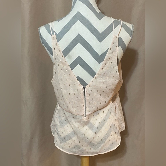 Express Large Cutout Blouse - Picture 4 of 8